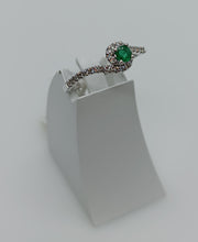 Cargar imagen en el visor de la galería, ANILLO ORO 1ª LEY 18 KTES CON DIAMANTES Y ESMERALDA 1413217EBS