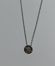 Cargar imagen en el visor de la galería, GARGANTILLA ORO BLANCO 1ª LEY 18 KTES Y DIAMANTE 4295393WBG